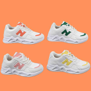 Оптовые высококачественные классические спортивные кроссовки с сетчатым верхом из полиуретана и логотипом N, подходят для весны и осени, с мягкой подошвой для бега - Product Image 1