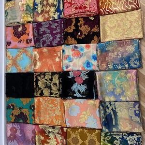 様々なスタイルと色のソマリアのデザイナーによるフランサンウィジャカード、快適で最高品質のブロケードシルク生地 - Product Image 1