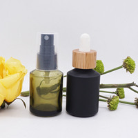 1 once épaule inclinée vert olive 30ml flacon compte-gouttes rond avec fermeture de pompe à Texture en bois foncé