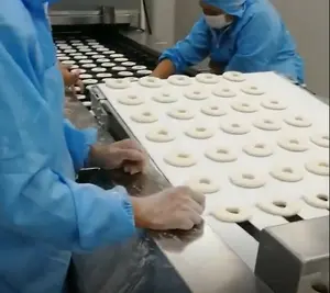 Üretim hattı donuts maya hattı yapma sürekli otomatik çörek şekillendirme makinesi çörek