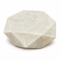 Table basse de luxe en marbre blanc naturel en forme de diamant pour salon, construction durable, finition polie
