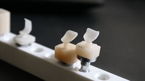 Camdent 6t CAD CAM Machine de fraisage <span class=keywords><strong>dentaire</strong></span> CNC 5 axes à usinage à sec pour laboratoire <span class=keywords><strong>dentaire</strong></span>, pour abutments, couronnes et implants - Product Image 6