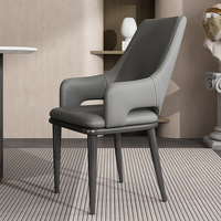 Chaise de salle à manger italienne haut de gamme Design nordique moderne Cuir léger de luxe Dossier confortable pour la maison Hôtel Négociation Métal