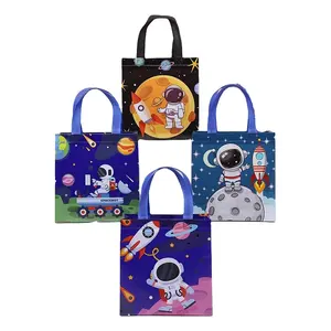Serie astronauta borsa in tessuto non tessuto regalo in stile cartone animato bella confezione per bambini vestiti/scarpe borsa personalizzata all'ingrosso
