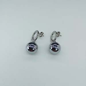 Boucles d'oreilles pendantes tendance en acier inoxydable 316L plaqué or PVD, bijoux durables et résistants - Product Image 1