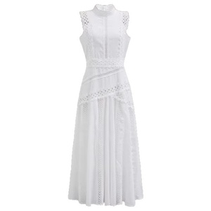 Abito lungo bohémien in pizzo con inserti - Vestito lungo da donna a collo alto, senza maniche, scollato, a vita alta, linea ad A - Product Image 2