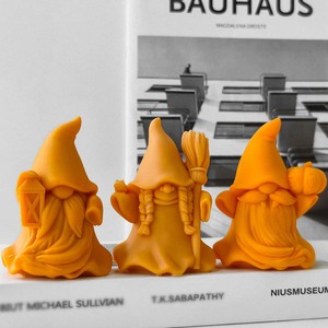 Molde de Silicona Reutilizable, No Tóxico y de Grado Alimenticio, con Diseño de Gnomo Sin Rostro para Halloween, Ideal para Velas y Estatuas de Yeso - Product Image 4