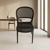 Chaise de salle à manger extérieure moderne minimaliste ajourée empilable de luxe en PP pour salle à manger, café, restaurant