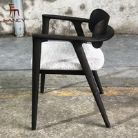 Tables et chaises en bois massif pour restaurants de style japonais, meubles en rotin tressé pour restaurants d'inspiration sud-est asiatique, café