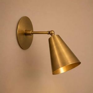 Applique murale en laiton conique avec bras pivotant articulé, inspirée de Stilnovo, lampe de lecture de style mid-century, éclairage décoratif moderne et élégant - Product Image 4