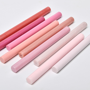 Batonnet <span class=keywords><strong>de</strong></span> cachetage <span class=keywords><strong>de</strong></span> cire <span class=keywords><strong>de</strong></span> 65 couleurs pour invitation d'emballage personnalisée et tampon <span class=keywords><strong>de</strong></span> timbre-Cire personnalisable a Cacheter - Product Image 1