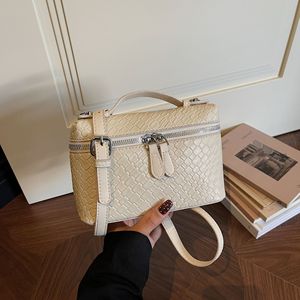 Petit sac à bandoulière en cuir PU tressé avec double fermeture éclair pour femme, pochette de créateur à poignée supérieure pour femme - Product Image 3