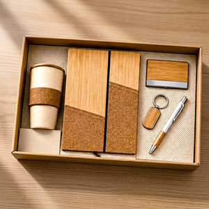 Set de Regalo Empresarial Premium de Bambú y Corcho con Libreta, Vaso, Bolígrafo, Llavero y Tarjetero - Product Image 5