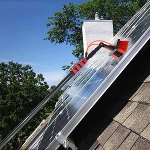 Cepillo de Limpieza de Paneles Solares Telescópico con Poste de Aluminio Retráctil y Alimentación de Agua para Limpieza de Ventanas - Product Image 4