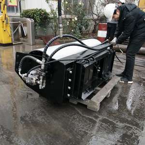 Skid Steer Roller Vibrator dengan Drum Halus, Alat Pengeriting Mini Baja Jalanan - Product Image 4