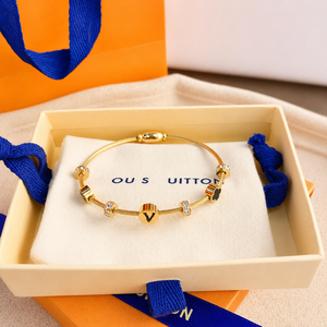 Bracciale di Lusso di Alta Qualità con Quadrifoglio, Gioiello Placcato Oro Ispirato al Design di Marca per Donne, Conveniente - Product Image 5