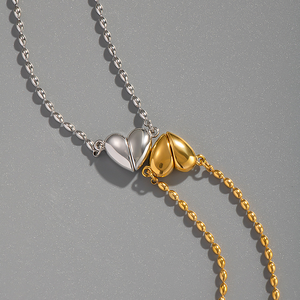 Collier d'<span class=keywords><strong>amour</strong></span> à la mode 2026, bijoux cadeau, collier à pendentif magnétique en acier inoxydable hypoallergénique en forme <span class=keywords><strong>de</strong></span> cœur pour les couples - Product Image 1