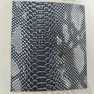 Goffrato argento lucido oro <span class=keywords><strong>timbro</strong></span> metallico pietra serpente coccodrillo PVC in pelle sintetica rotolo <span class=keywords><strong>per</strong></span> borse scarpe - Product Image 2