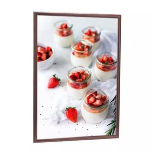 Cadre photo mural de haute qualité à ouverture rapide en aluminium avec coins mitrés de 25 mm, argent - Product Image 1