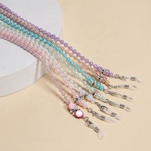 Chaîne de lunettes de soleil perlée élégante pour femme - Product Image 4