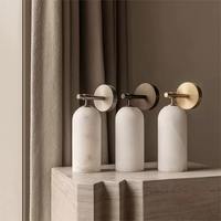 Applique murale minimaliste en marbre alabastro, lampe murale longue et circulaire à LED blanc chaud moderne pour la décoration intérieure de chambre à coucher