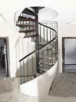 Escalier sur mesure pour appartement duplex, loft, maison, luxe léger, acier et bois intégrés, plaque d'acier rotative intérieure