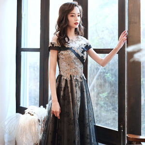 A-line Jewel Neck Sweep / Brush Train Lace / Tulle manica corta <span class=keywords><strong>abiti</strong></span> <span class=keywords><strong>da</strong></span> sposa formali neri <span class=keywords><strong>su</strong></span> <span class=keywords><strong>misura</strong></span> con applicazioni - Product Image 4