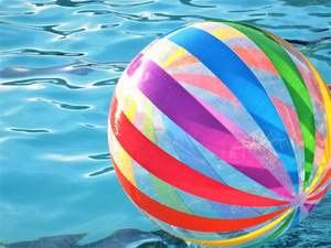 Pelota de Playa Inflable de PVC a Rayas - Juguete Transparente Grande para Fiestas en la Piscina y Actividades Acuáticas al Aire Libre de Verano - Product Image 2