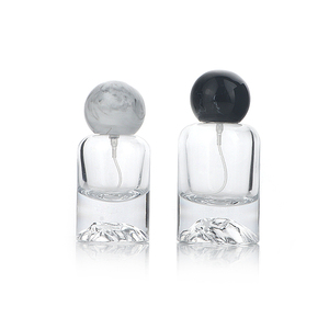 Diseño único de fondo <span class=keywords><strong>volcánico</strong></span> Vidrio grueso 30ml 50ml Botella de perfume vacía con tapa de bola de mármol - Product Image 1