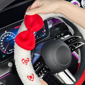ที่หุ้มพวงมาลัยรถยนต์แบบ4ก้านลายสตรอเบอร์รี่ผูกโบว์ยางน่ารักใหม่เหมาะสำหรับฤดูหนาว - Product Image 4
