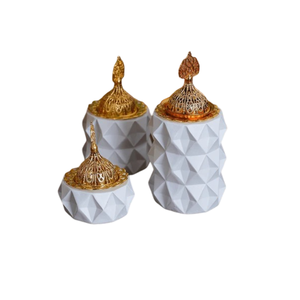 Brûleur à encens Bakhoor moderne en laiton, finition blanc et or, pour la maison, tendance, en métal aromatique, forme oud arabe, brûleur à charbon - Product Image 1