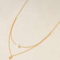 Ensemble de colliers superposés Lumiara en acier inoxydable plaqué or 18 carats - Collier minimaliste avec perles d'eau douce et chaîne à maillons géométriques pour soirée