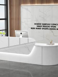 แผนกต้อนรับไม้เนื้อแข็งพร้อมไฟ LED และมุมโค้งมนสำหรับร้านขายเสื้อผ้าโรงแรมและชานมทันสมัยตามสั่ง - Product Image 3