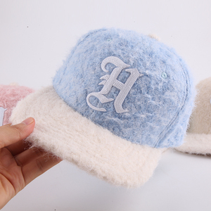 Modische 6-Panel-Baseballkappe mit 3D-Kettenstickerei, Flachschirm, aus Mohair, für Sport, Pelzige Snapback-Mützen - Product Image 1