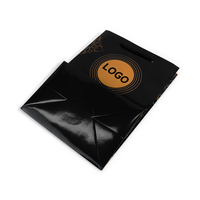 Sacs cadeaux personnalisés en papier d'art avec estampage or de luxe, finition brillante, poignée en ruban recyclable et logo