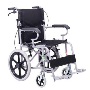 Fauteuil roulant manuel pliable et léger avec pneus pleins pour personnes âgées et enfants - Product Image 3