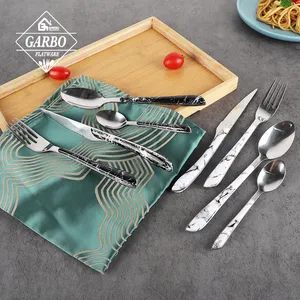 促销产品410散装平板套装不锈钢餐具套装带PS塑料大理石设计手柄黑色白色
