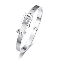Bracelet jonc pour femme en acier inoxydable argenté avec boucle de ceinture en forme de menottes pour couple