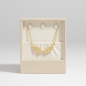 שרשרת צ'וקר חמודה בציפוי זהב פליז עם כנפי מלאך וקישוטי זירקון מבית ג'מנל הולסייל - Product Image 2