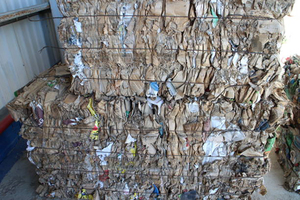 Petite presse à balles Hey à bas prix pour carton de rebut - Product Image 6