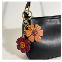 Breloques de sac à fleurs Yy pour femmes, breloques de sac à main, porte-clés en cuir à fleurs, accessoires de porte-clés esthétiques rétro