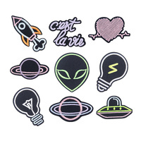 Lot de patchs brodés lumineux thermocollants qui brillent dans le noir pour costumes de nuit, sacs à dos et casquettes