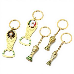 Llavero <span class=keywords><strong>de</strong></span> Aleación <span class=keywords><strong>de</strong></span> Zinc con Forma <span class=keywords><strong>de</strong></span> Abrebotellas, Recuerdo <span class=keywords><strong>de</strong></span> Estados Unidos, Canadá y México 2026, para Fanáticos, <span class=keywords><strong>Tabernas</strong></span>, Pequeño Obsequio, Nuevo Adorno Colgante - Product Image 1