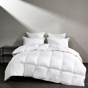 <span class=keywords><strong>Couette</strong></span> Super Douce Toutes Saisons 220x240 RDS 100% Coton Anti-<span class=keywords><strong>Duvet</strong></span>, 10% <span class=keywords><strong>Duvet</strong></span> de Canard Blanc & 90% Plumes de Canard - Product Image 1