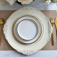Assiettes rondes en plastique antique de 13 pouces, style victorien avec bordure en relief de feuilles baroques pour le service de table et les réceptions
