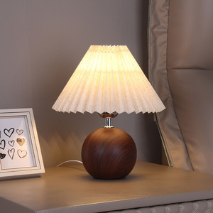 Lampada da <span class=keywords><strong>Tavolo</strong></span> in Stile Nordico con Finitura in <span class=keywords><strong>Legno</strong></span> di Noce Plissettato, Telecomando, Luce Dimmerabile a Tre Colori, Calda e Romantica, Minimalista - Product Image 1