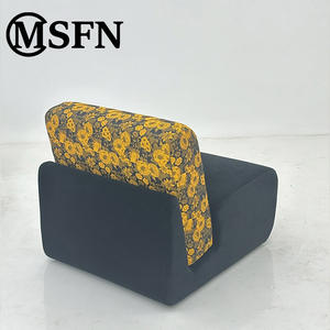 كرسي استرخاء عصري أنيق بنمط أصفر مع قاعدة سوداء وإطار خشبي لغرف المعيشة وغرف الطعام، قابل للتخصيص - Product Image 5