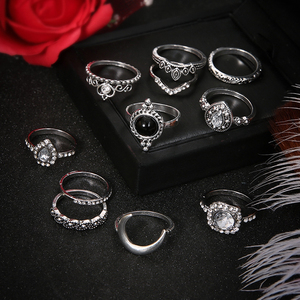Di vendita caldo <span class=keywords><strong>vintage</strong></span> <span class=keywords><strong>set</strong></span> anello di stile della boemia nero della pietra preziosa openwork corona goccia d'acqua luna foglie anello di barretta <span class=keywords><strong>set</strong></span> - Product Image 5