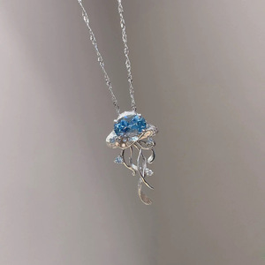 Collier Méduse en Aigue-marine Argentée pour Femme, Chaîne de Clavicule Élégante, Bijou Tendance pour le Quotidien et les Trajets - Product Image 1