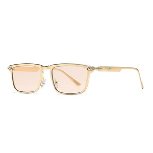 Nuevas Gafas de Sol Unisex Europeas Americanas con Marco Metálico, Protección UV400, Lentes Cuadradas Negras de PC para Conducir y Uso en Exteriores - Product Image 6